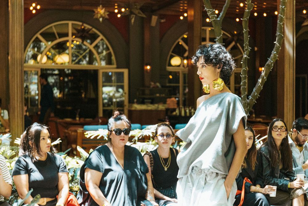 Fashion photograph by Dario Hudon, Le Café Studio