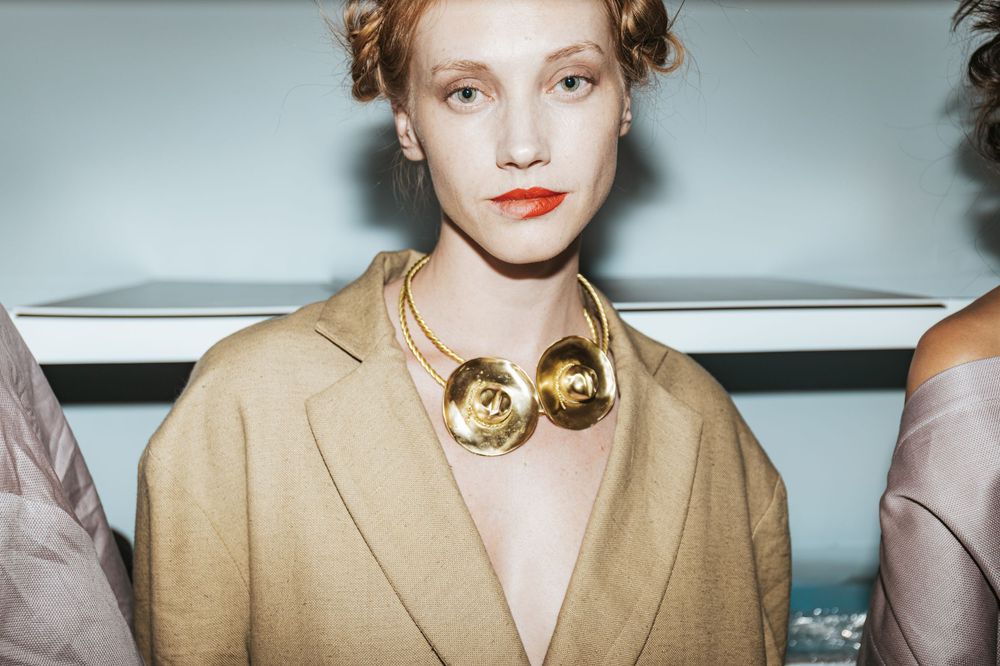 Fashion photograph by Dario Hudon, Le Café Studio