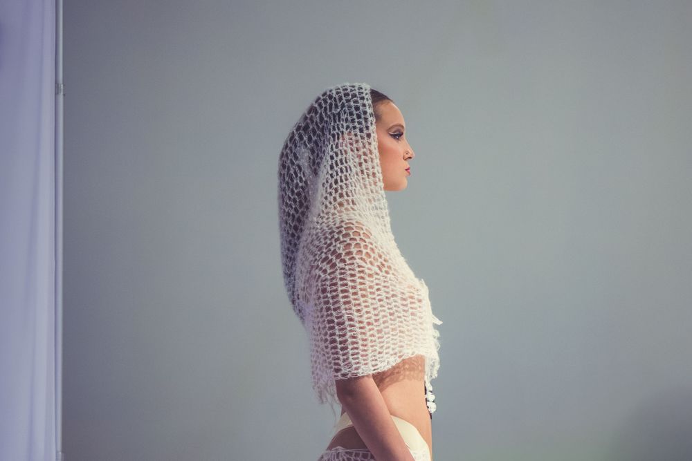 Fashion photograph by Dario Hudon, Le Café Studio