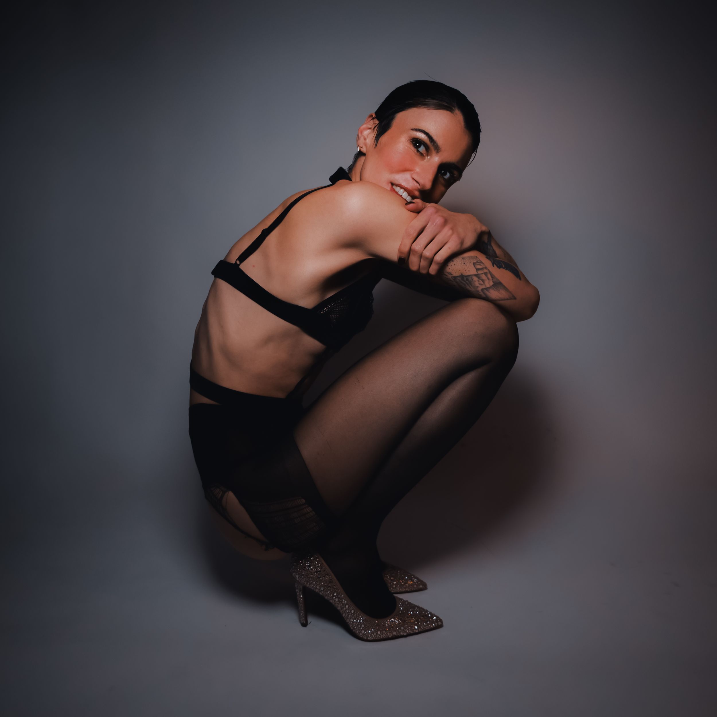 Editorial and fashion photograph by Dario Hudon, Le Café Studio